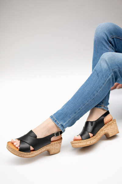 EREN SHOES BAG Wang Genuine Leather Cross-Strapped Thick Padded Heeled Ankle ...