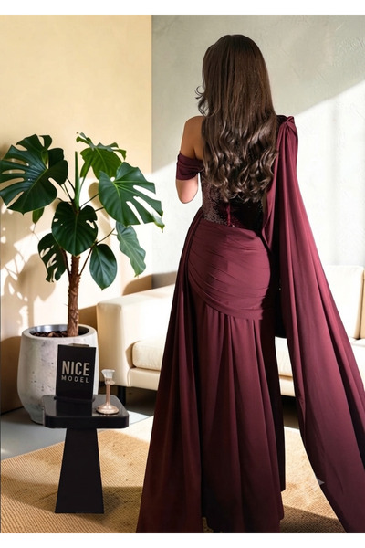 Nice Model Long Evening Dress Burgundy Crepe Fabric and Luxurious Sequin Chest