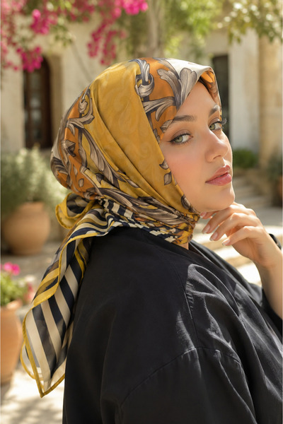 EBRUTESETTÜR سلسلة أوشحة بنمط الترقيع باللون البيج