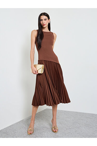 Styli Brown Pleated A-Line Midi Dress