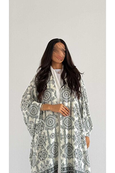 AYA Mwt5072 - Silk Fabric with Floral Print and Paisley Pattern.