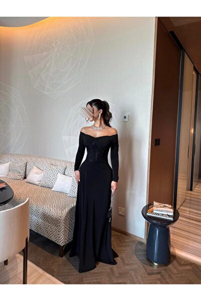ZAYNAFASHIONSA Luxurious Black Evening Gown with Embroidered Corset Design Th...