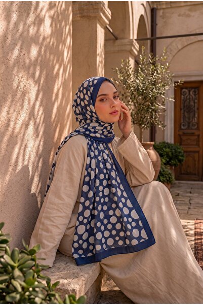 EBRUTESETTÜR سلسلة شالات بنمط البولكا دوت باللون الأزرق الداكن