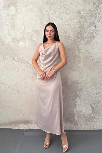 Elbee Fashion Woman Φόρεμα από πέτρινο σατέν με γιακά και αγκράφες στους ώμους