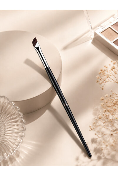 Yallabena Sickle-Shaped Angled Eyeliner & Aegyo-sal Makeup Brush | Precision ...