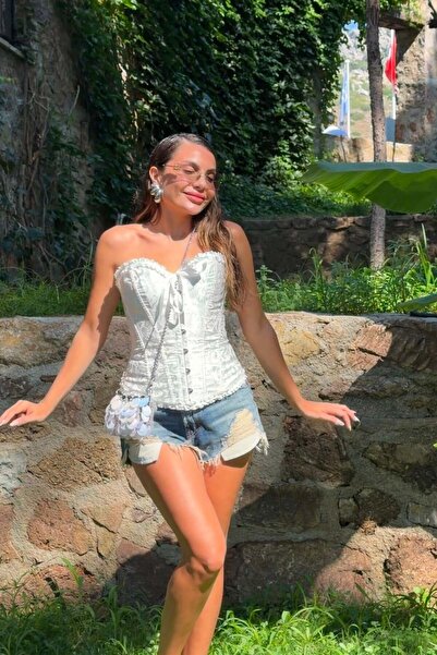 Gizem Ecemiş Santa Beyaz Dokulu Britli Korse