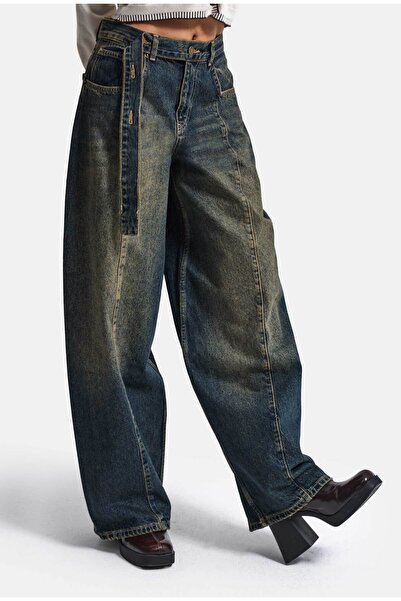 it's basic Women's Tint Denim Color 2W6-11 Baggy Belted Mid Waist Denim Jeans