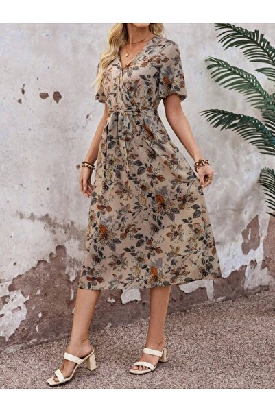 MODA ŞEHRİ فستان نسائي متوسط الطول من قماش السوبر جيرسيه بأكمام قصيرة وياقة م...