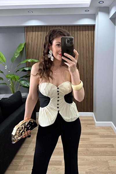 Banu Angay Düğme Detaylı Kontrast Büstiyer Ekru