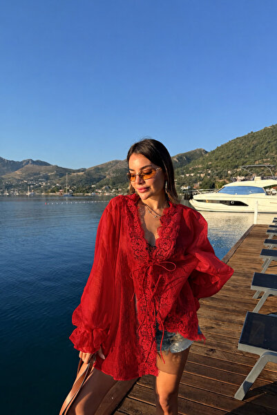 Gizem Ecemiş Chance Kırmızı Dantel Detaylı Tensel Kimono Gömlek