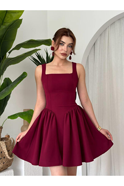 Moda Days فستان نسائي قصير باللون العنابي بياقة مربعة وظهر مكشوف وربطة فيونكة...