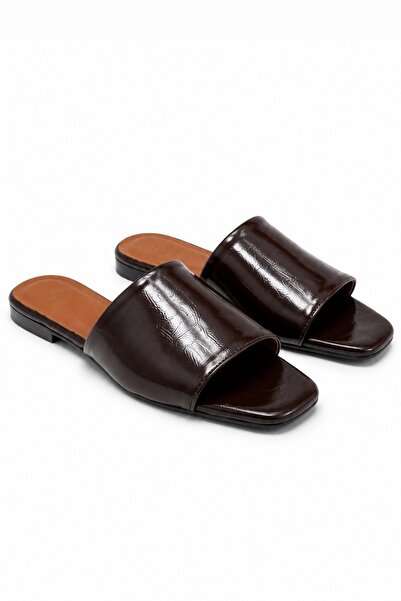 İX Lora Women's Single-Strap Patent Leather Textured Slippers - Stylish Everyday Slippers for Home and Outdoor Use