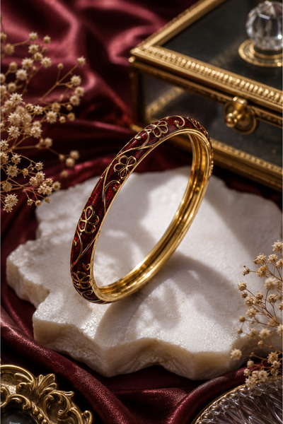 Sylvera Shop Papatya Bahçesi Red Enamel Thin Cuff Bracelet (Gold Color)