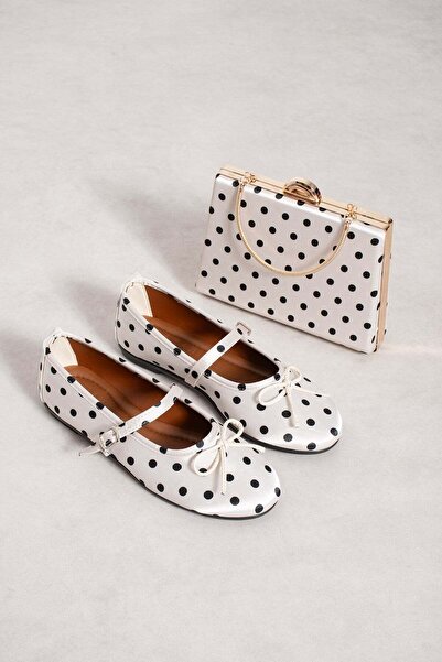 dabab shoes حذاء ماري جين نسائي من PENELOP مصنوع من الساتان الكريمي مع تفاصيل...