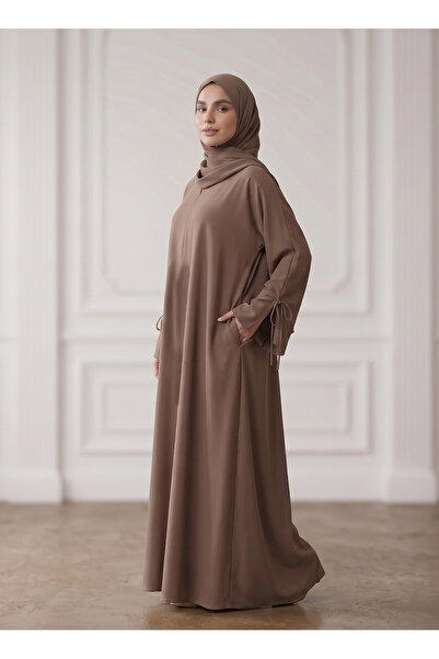 Nukhbaa Front Zip Nida Abaya with Inside Belt & Pockets