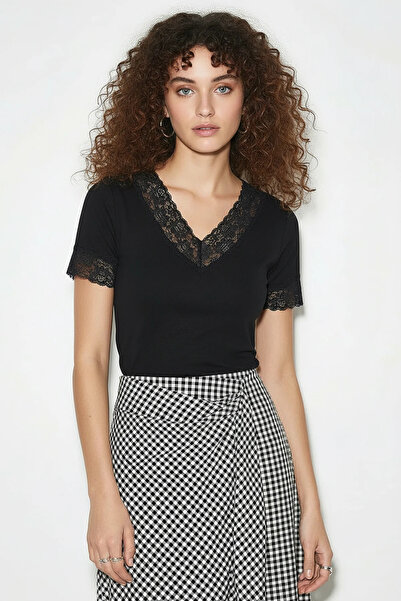 Generic Brand Women's V-Neck Lace Detailed Soft Touch Black Blouse