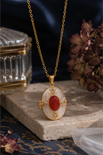 Sylvera Shop Pearl Bloom White & Red Clamshell Medallion Steel Necklace (Gold...
