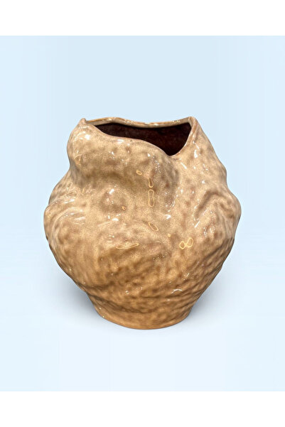 TagerElSaadah Ceramic vase with a unique artistic design for home decor
