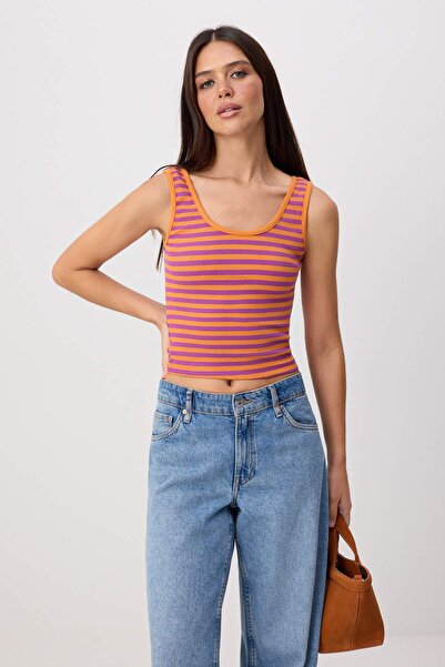 Trendyol Collection متعدد الألوان مخطط قميص داخلي محبوك بدون أكمام ياقة بحمال...