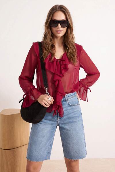 Trendyol Collection بلوزة شيفون شفافة مزينة بكشكشة باللون العنابي TWOSS26BZ00084