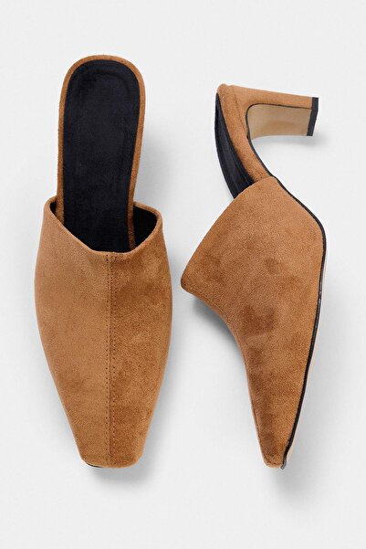 TRENDYOL SHOES حذاء نسائي كلاسيكي بكعب من جلد الغزال الجملي TAKAW27TO00015