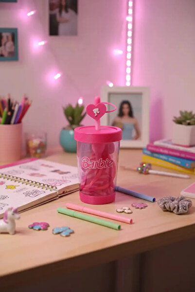 Miniso Barbie Lisanslı Askılı Plastik Şişe – Kalp Detaylı Pipetli Matara 535 ...