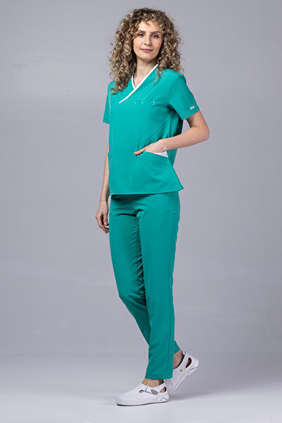 tag Costum medical ONYX Premium pentru femei, verde chirurgical cu bordură albă