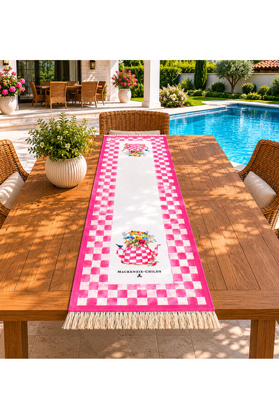Pembe Damalı Masa Runner – Vintage Çaydanlık Desenli Püsküllü Runner