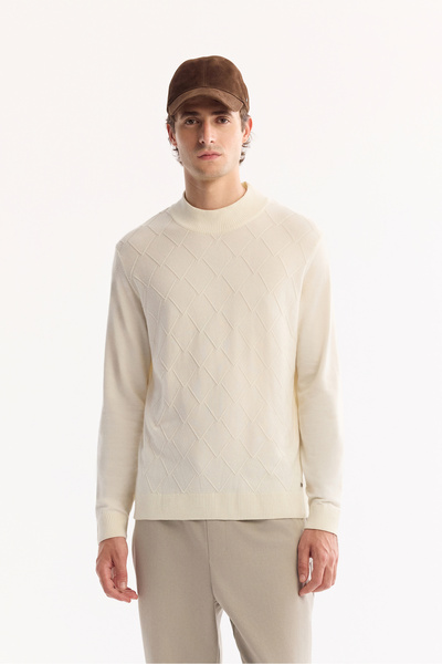 Avva Men's Ecru Crew Neck Soft Touch Textured Knitwear Regular Fit Sweater A5...