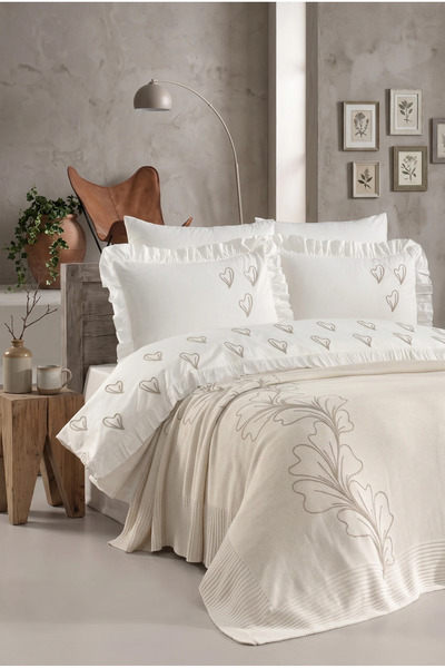Minelya Home Collection Triko Battaniyeli, Süzene Nakışlı ve Fırfırlı Triko A...