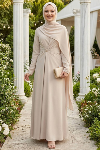 N.S NEVA STYLE فستان سهرة من الساتان باللون البيج مع عباءة 53862BEJ