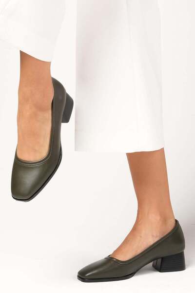 Mio Gusto Γυναικεία παπούτσια με κοντό τακούνι Mona Oil Green Color Blunt Toe...