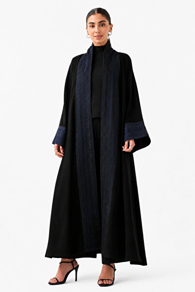 Azria Fashion عباءة كلاسيكية مطرزة - أسود
