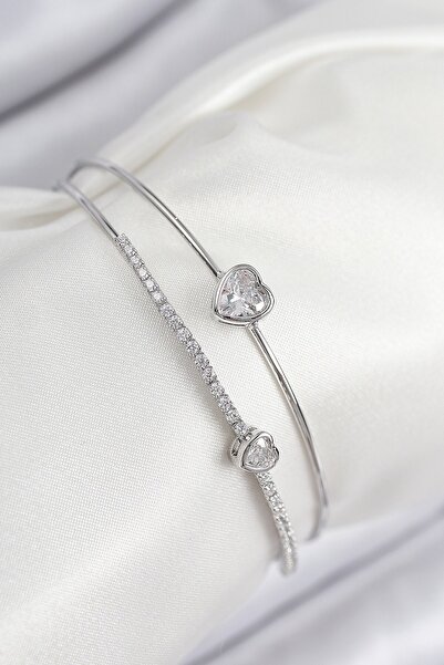 Inure Jewelry سوار نسائي من النحاس مرصع بحجر الزركون على شكل قلب باللون الفضي