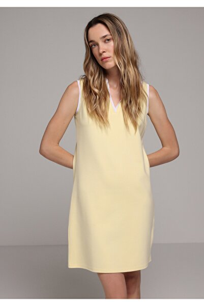 Colin's Regular Fit Plain Women's Sari Sleeveless Dress