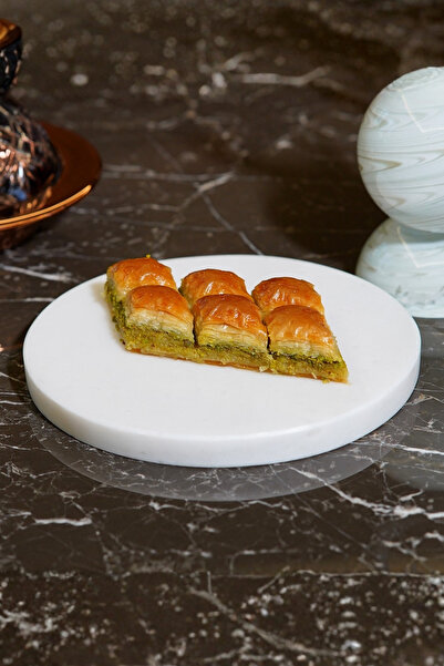 Koçak Baklava Klasik Antep Fıstıklı Baklava 0,75 Kg Paket (22-23 Dilim)