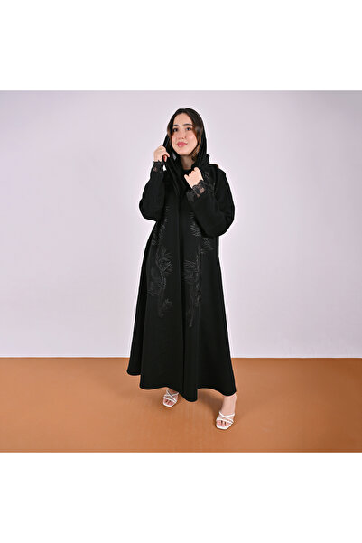 HAWRAA ABAYA عباية سوداء أنيقة بتفاصيل هادئة وراقية مزينة بتطريز ودانتيل على ...