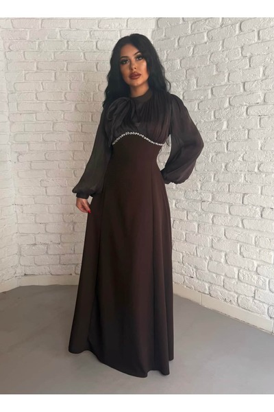 moneta boutique Скромна вечерна рокля с деколте „Джулиета” и камъни