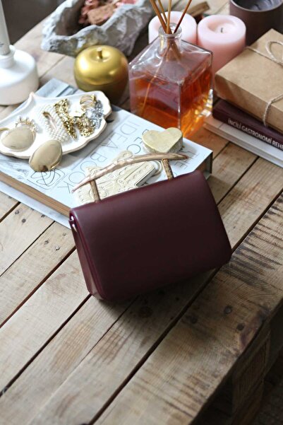 Moom Bag Women's Burgundy Chain Bag with Handle Detail