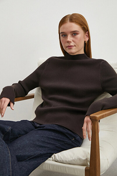 TRENDQUEL Corded Fabric Half Turtleneck Sweater Brown