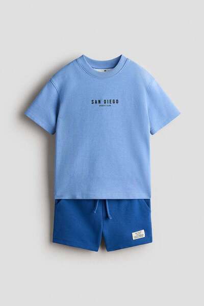 H&M طقم مكون من قطعتين تي شيرت وشورت رياضي