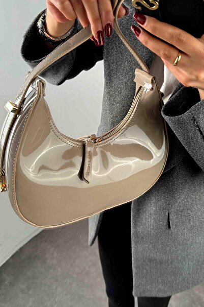 Zlato Women's beige patent leather minimalist handbag and shoulder bag - styl...