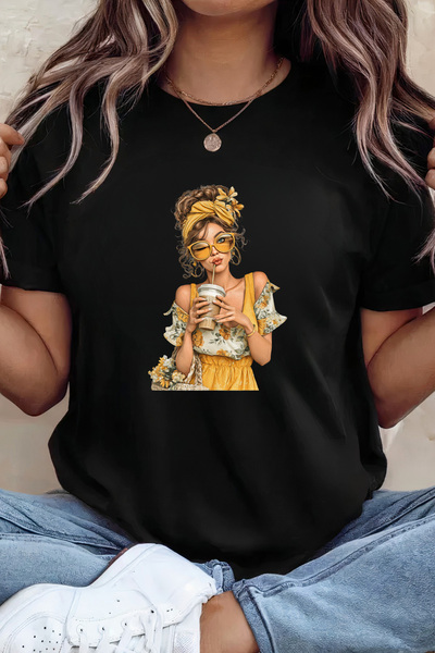 Sarah's Boutique Women's T-shirt – 100% cotton – Sunny Sip