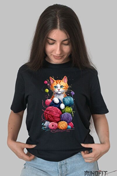 GILDAN Personalized t-shirt with Cat and Ball of Thread