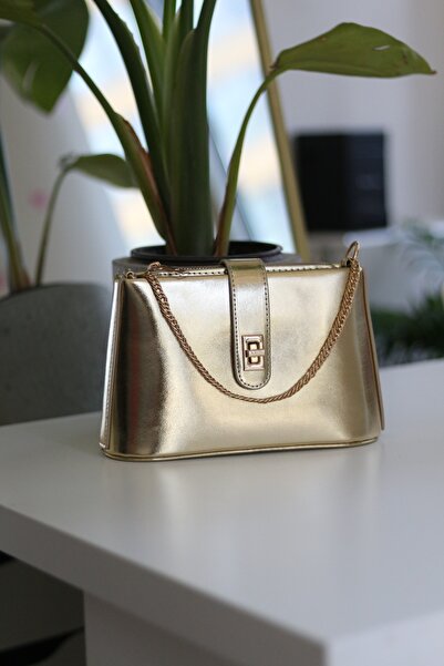 Moom Bag حقيبة كتف نسائية بسلسلة ذهبية وحزام مفصل