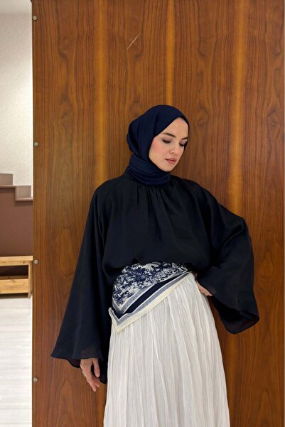 Faya Boutique بلوزة فيليسا من الشيفون باللون الأزرق الداكن