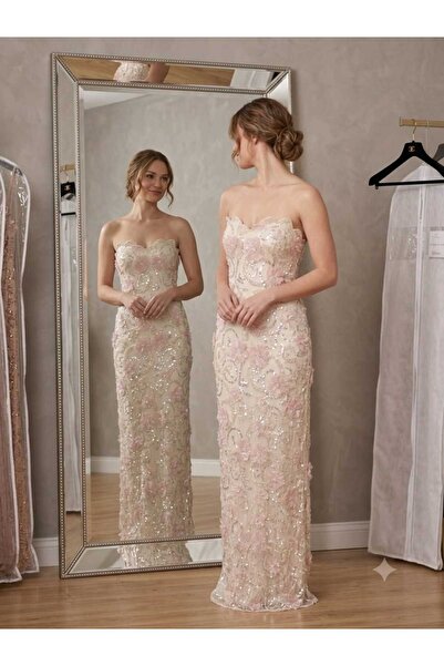Pyramid masterpieces Embroidered Evening Dress with Roses