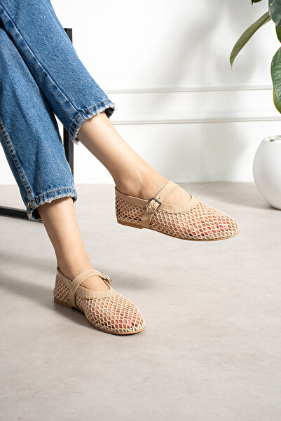 LORENN SHOES حذاء بوني بيج نسائي بتفاصيل شبكية ونعل مسطح للاستخدام اليومي