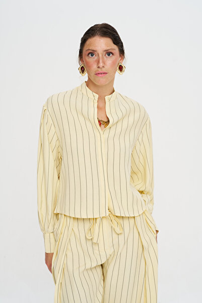 Orfeo Negro Women's Judge Collar Stripe Patterned Short Shirt