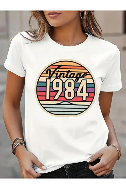 En22 تي شيرت 1984 Is Watching You - تصميم مستوحى من الروايات المظلمة، بياقة د...